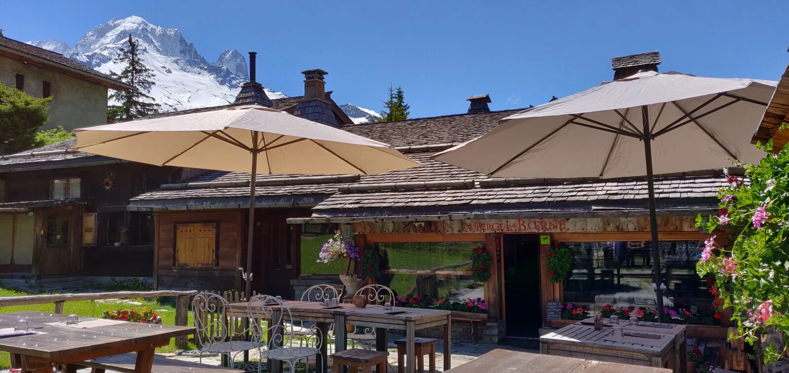 Auberge la Boërne in Tré-le-Champ, am Fuß der Leitern