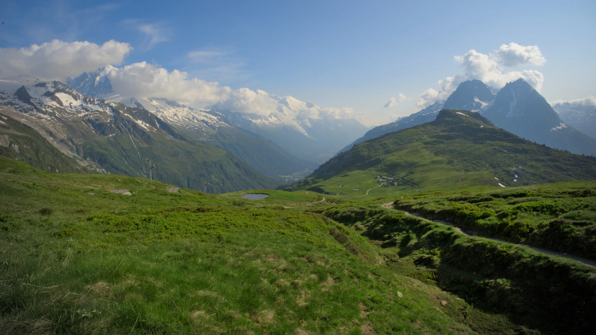 col-de-balme-green-pastures-panoramic-view-mont-blanc-tmb.jpg - 69a1ed654adb5