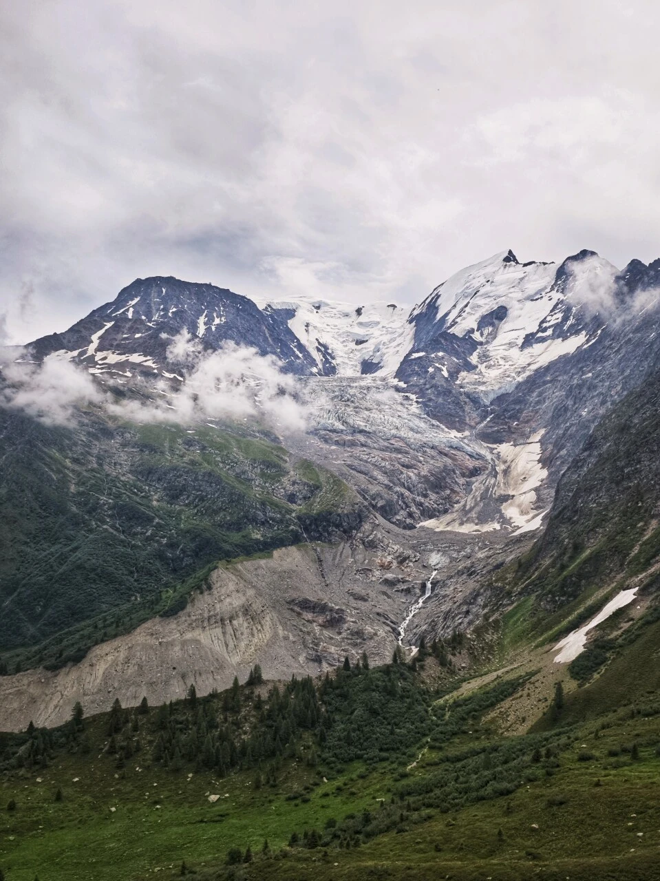 Der Glacier de Bionnassay und seine Moräne, auf der ersten Etappe