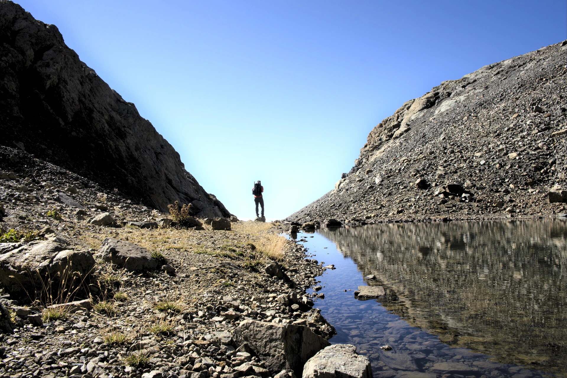 Kleiner Bergsee unter den Graten des Vieux Chaillol