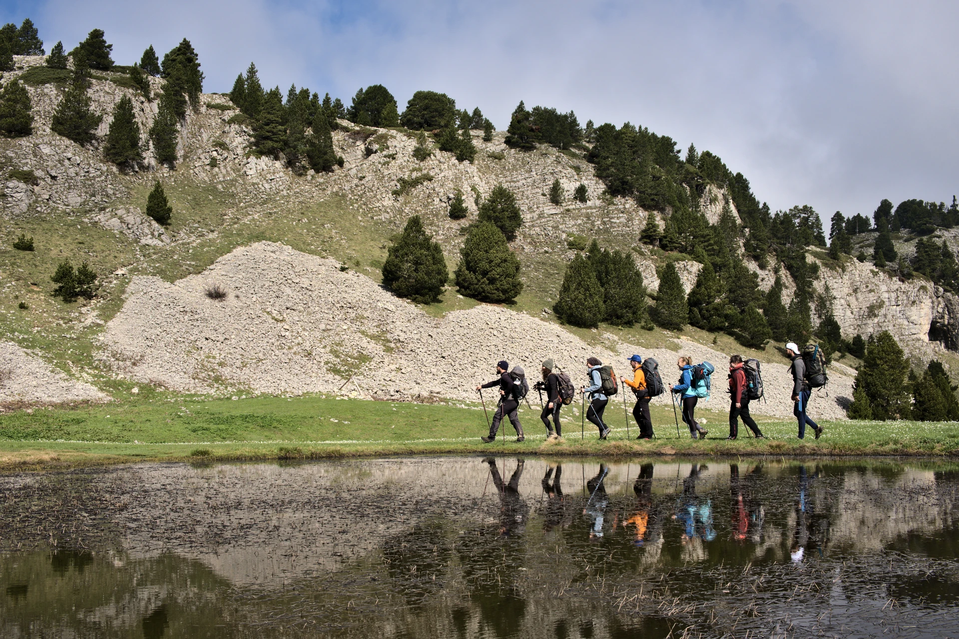 See auf den Vercors-Hochplateaus mit Wanderern
