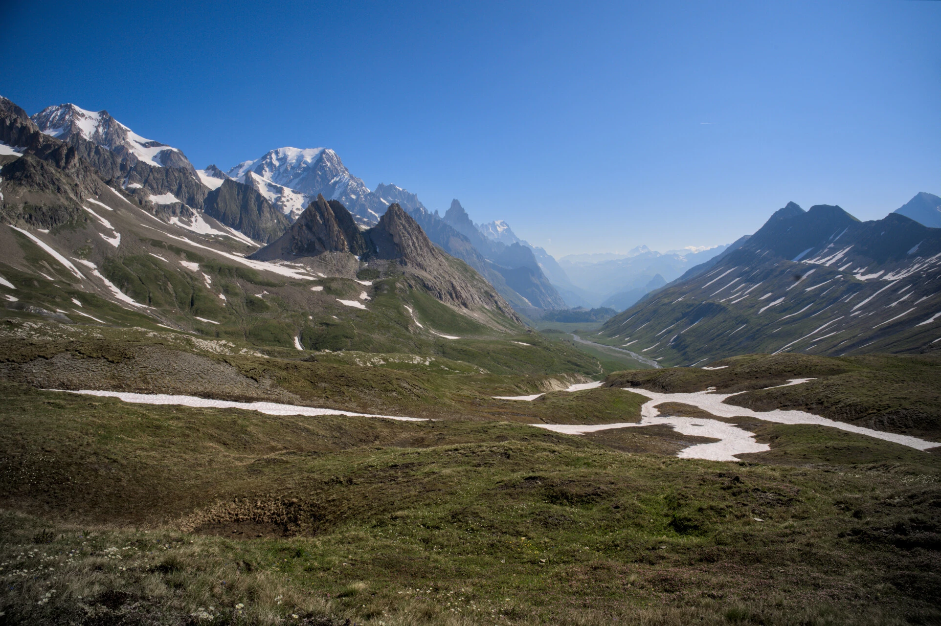 panoramic-val-veny-valley-mont-blanc-snowcapped-peaks-tmb.jpg - 69a1ed6c1ba99