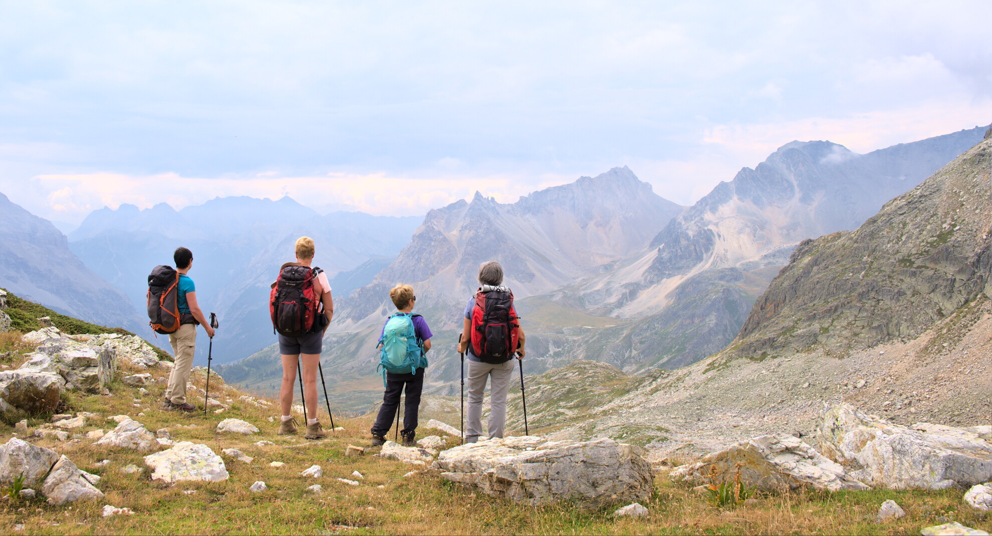 Gruppenwandern in den Alpen