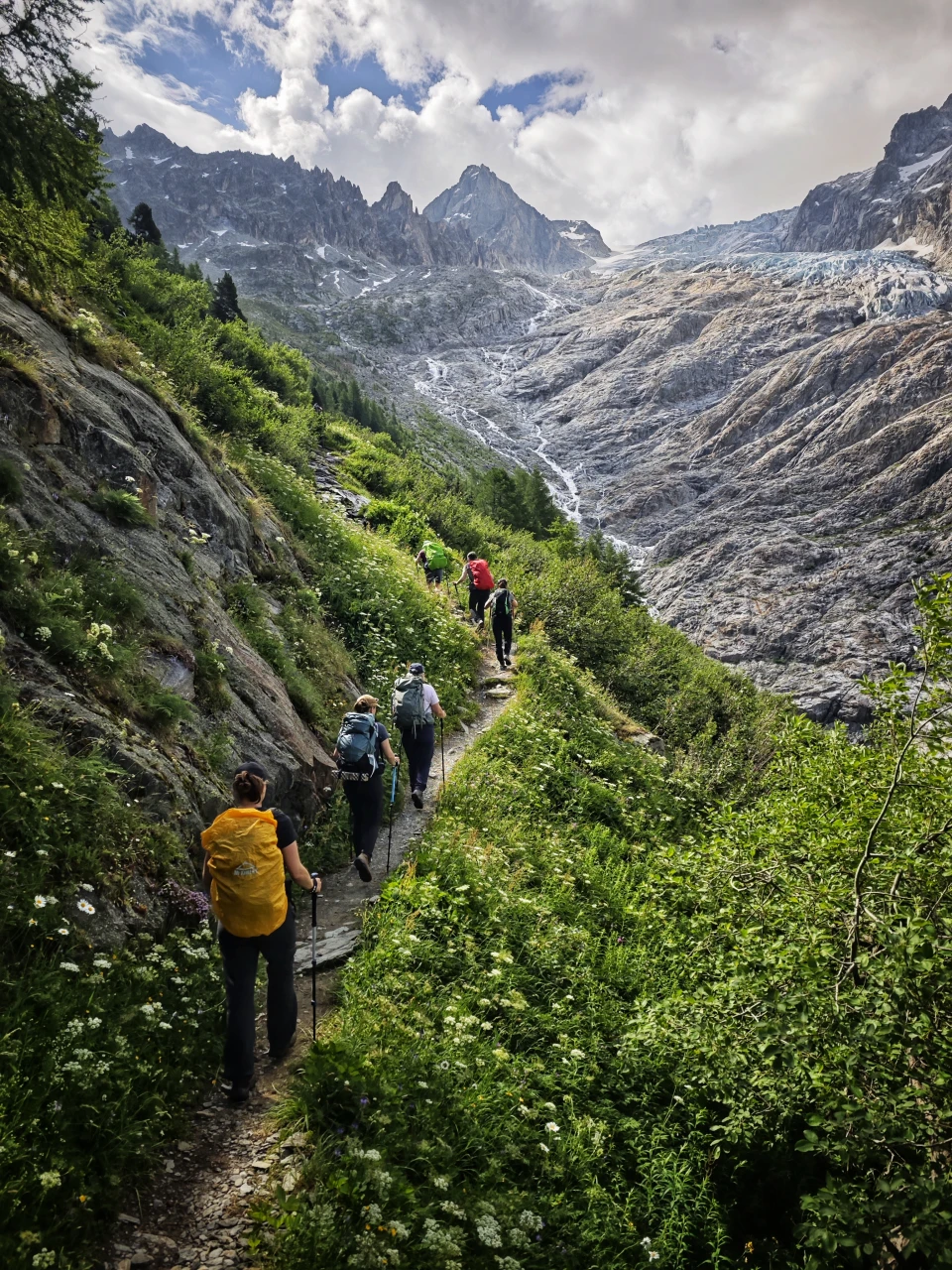 Wanderer auf dem Weg zur Fenêtre d'Arpette