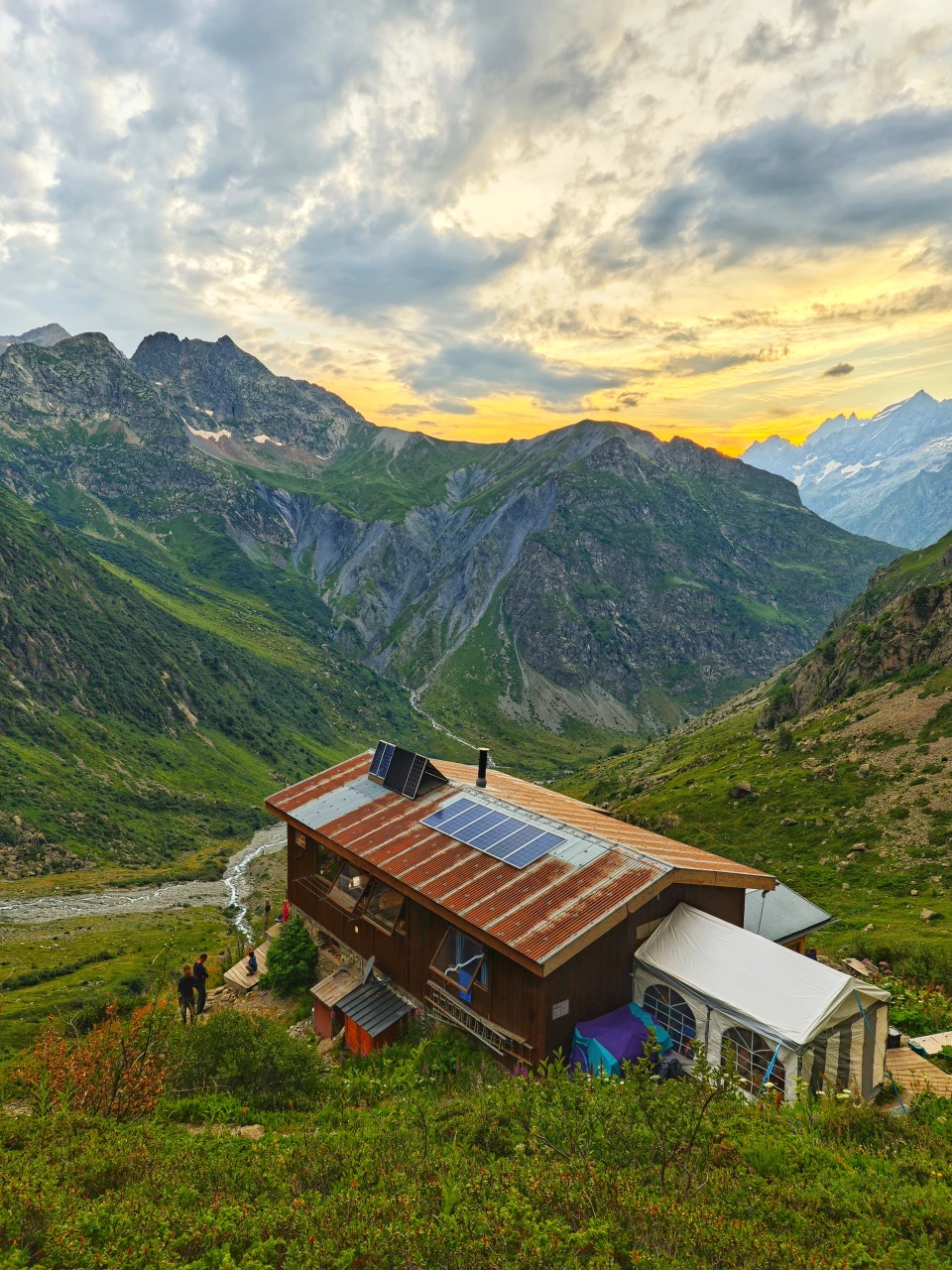 refuge de chabournéou coucher de soleil