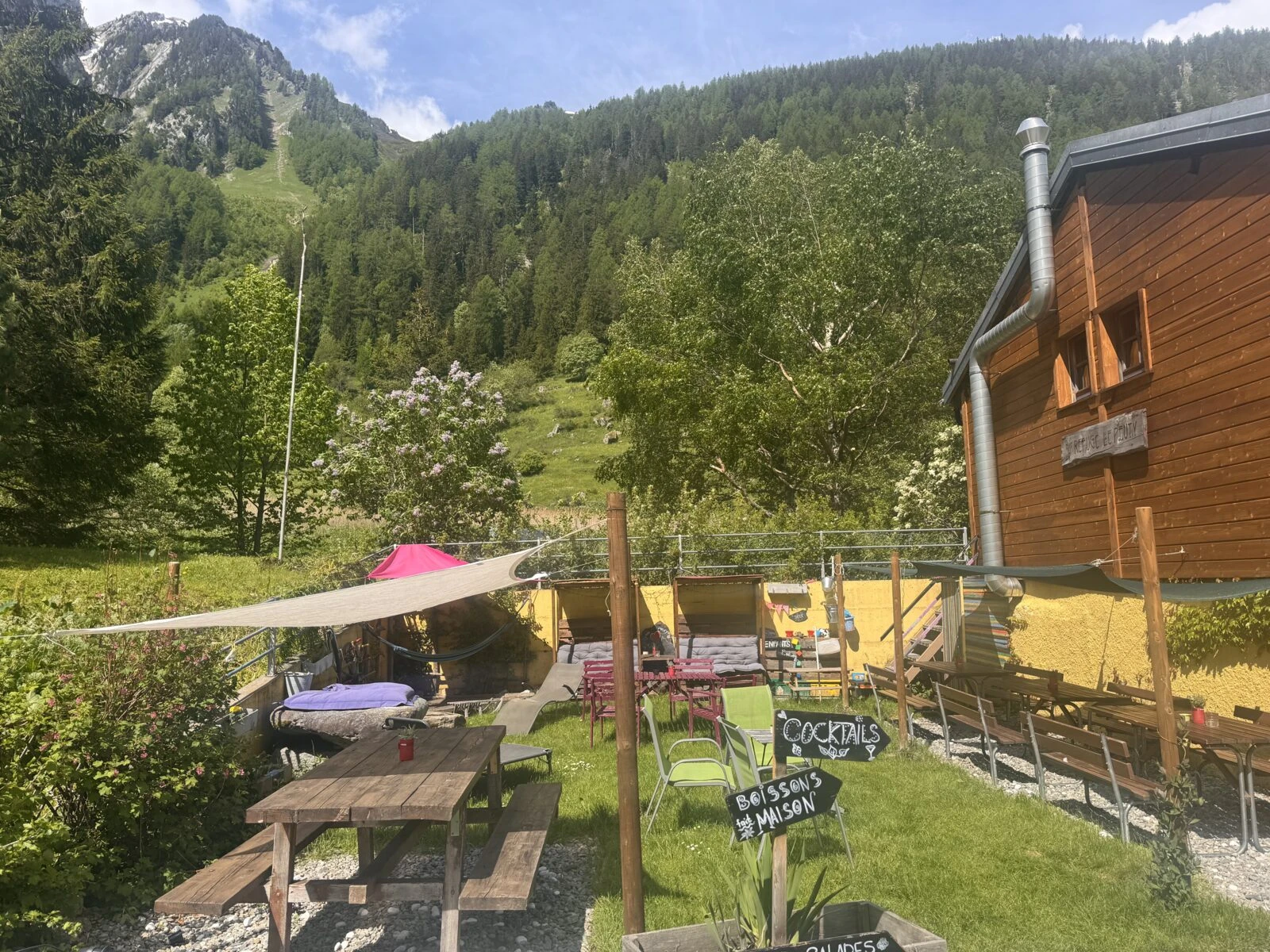 Refuge Le Peuty im Weiler Le Peuty, vor dem Col de Balme