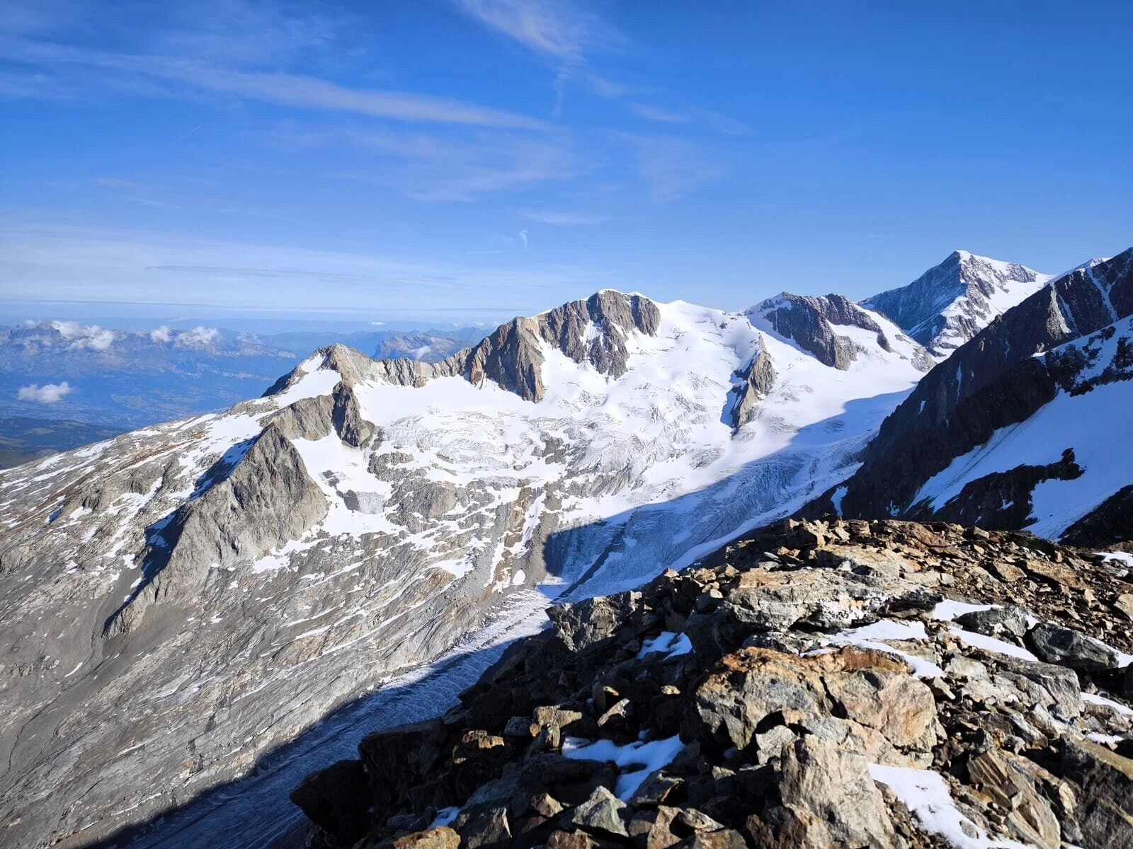 Refuge Robert Blanc am Fuß der Aiguille des Glaciers