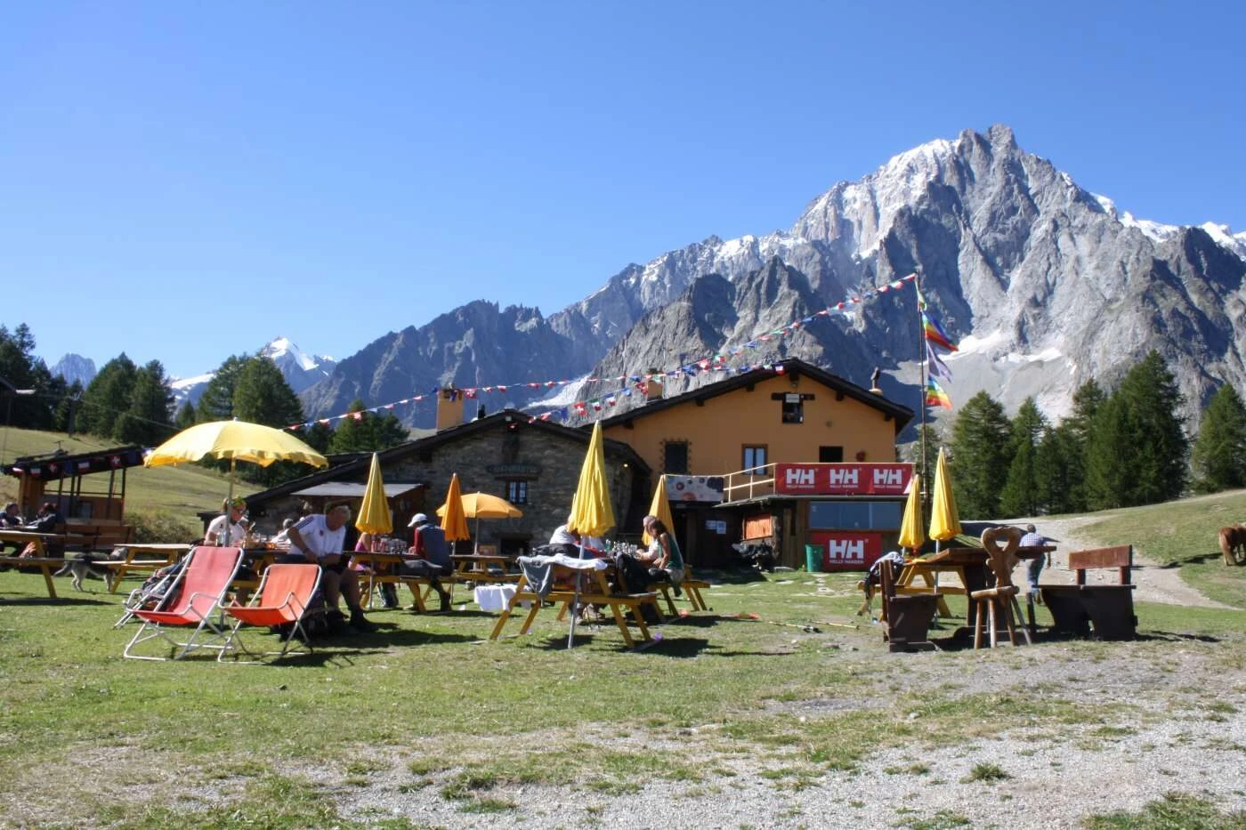Rifugio Maison Vieille am Col Chécrouit, gegenüber den Grandes Jorasses