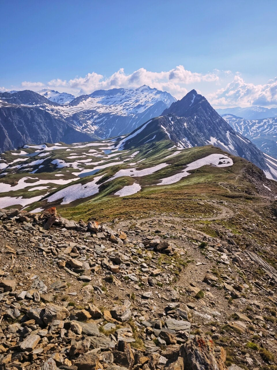 Der Gratweg, den Grandes Jorasses gegenüber