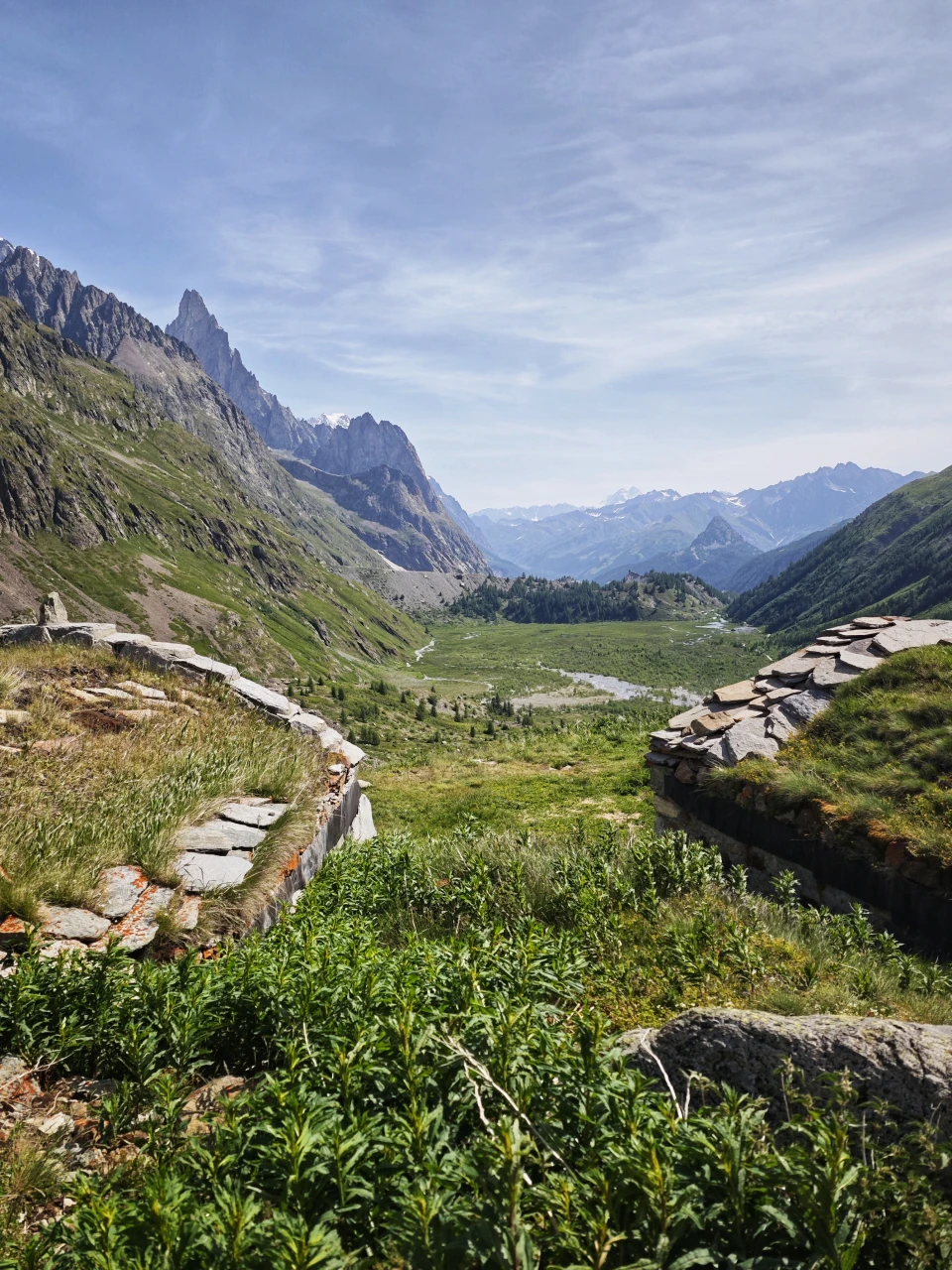 Ruinen des 2. Weltkriegs unter dem Col de la Seigne